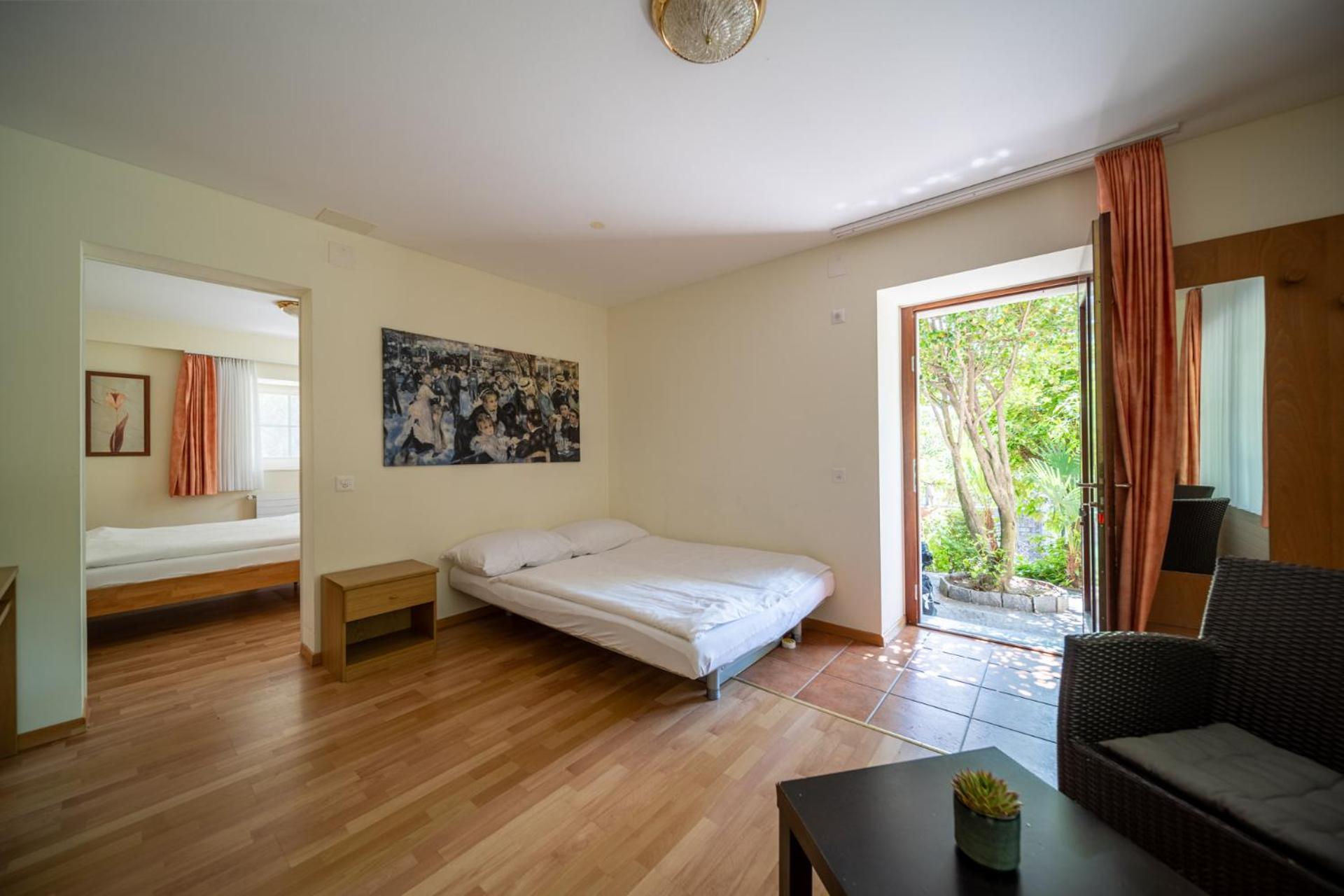 Easy By La Perla Hotel
